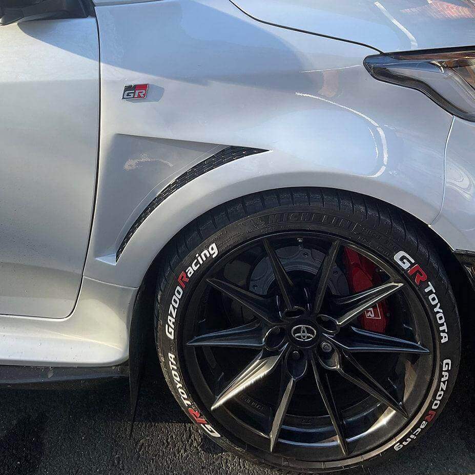 Front Vented Fenders in Carbon Fiber color 040 Super white for Toyota GR Yaris mk1 & mk2 by RSI c6