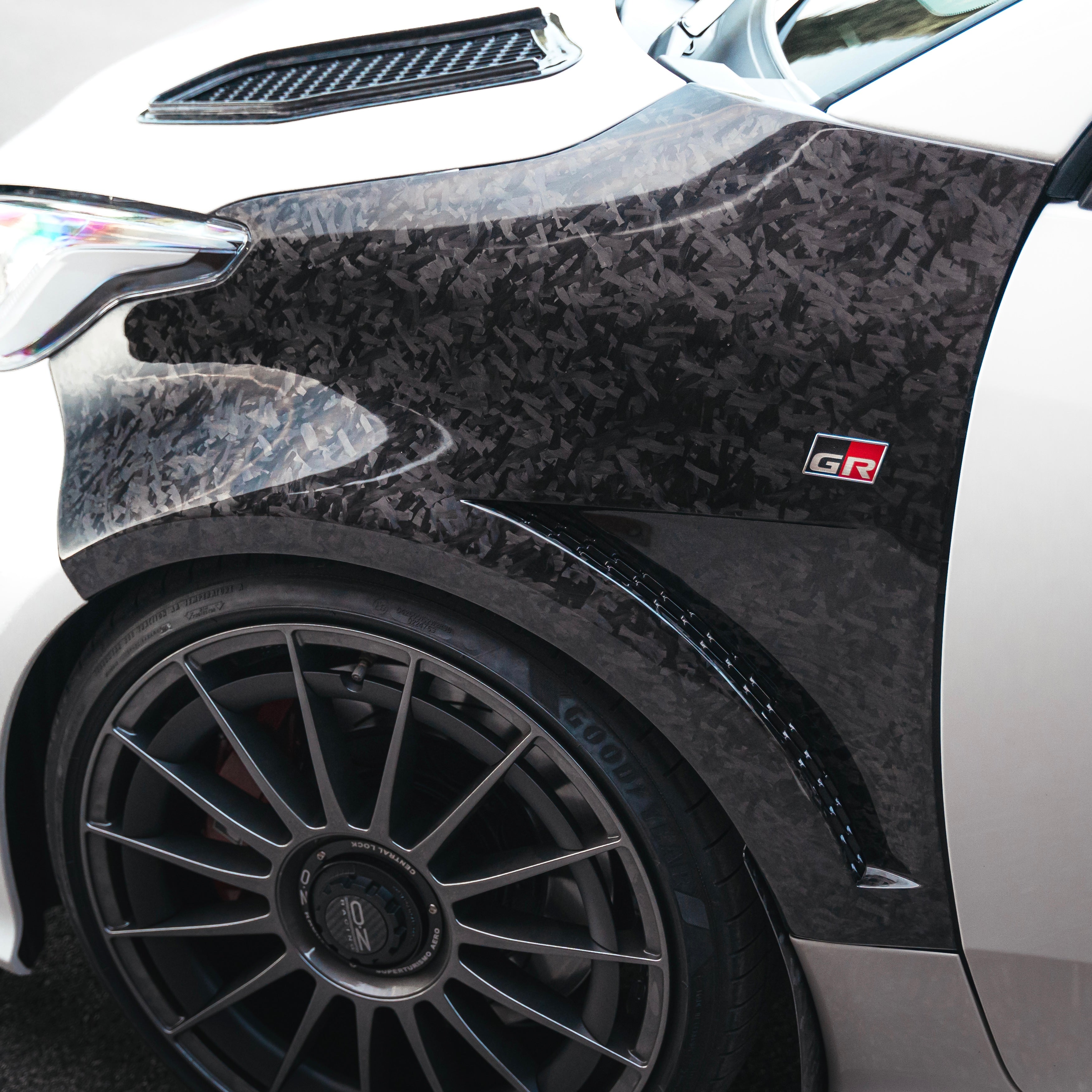 パーツ GR yaris MN type staring Front Vented Fenders - Forged Carbon Fiber for GR Yaris – RSI c6