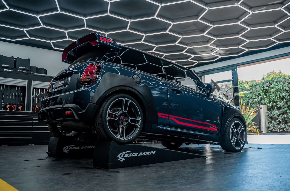Enhancing MINI GP3 Excellence con RSI C6: Complete Personalizzatoization con Forged Fibra di carbonio - RSI c6