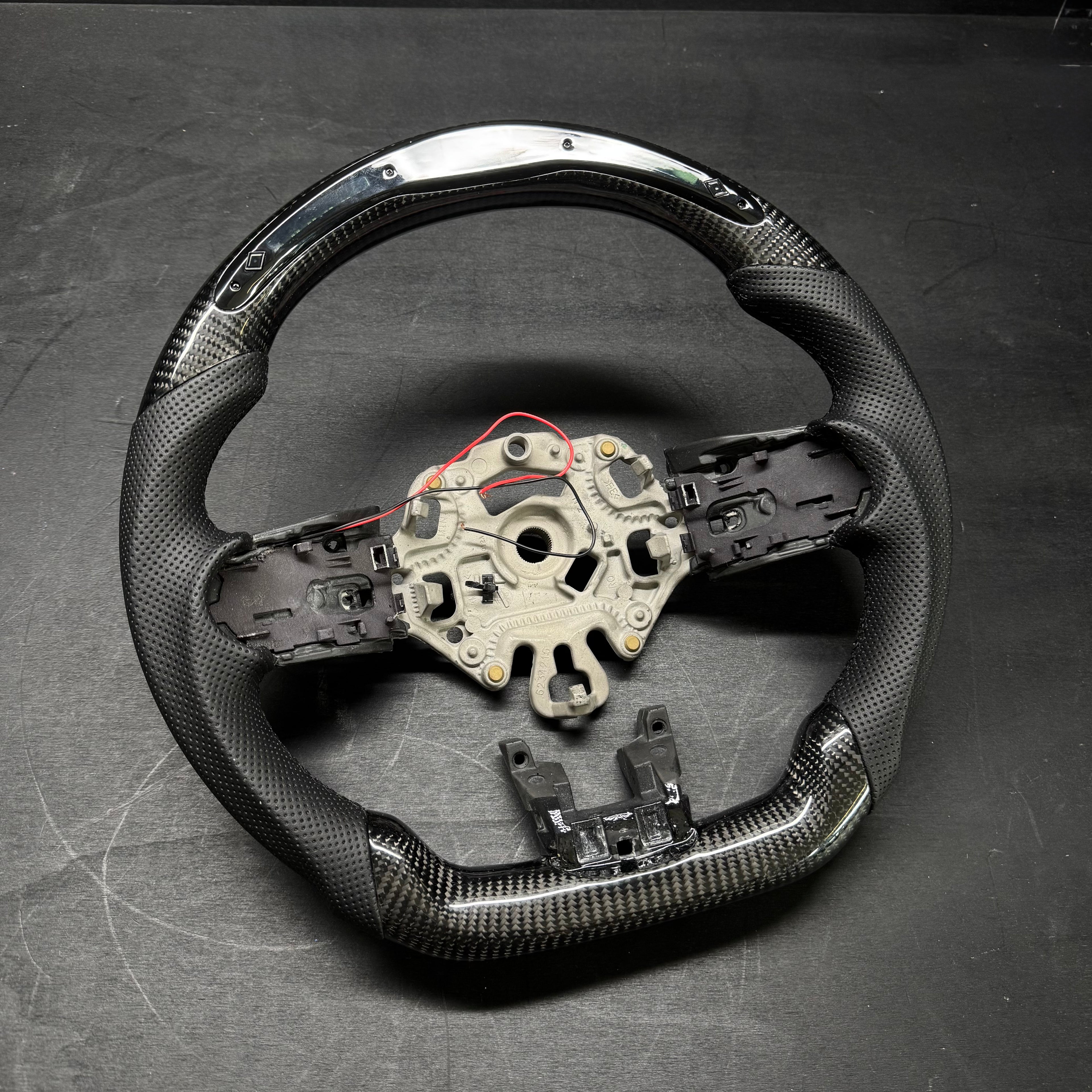 Steering Wheel Custom in Carbon Fiber with LED Display - MINI LCI F54 / F55 / F56 / F57 /F60 - RSI c6