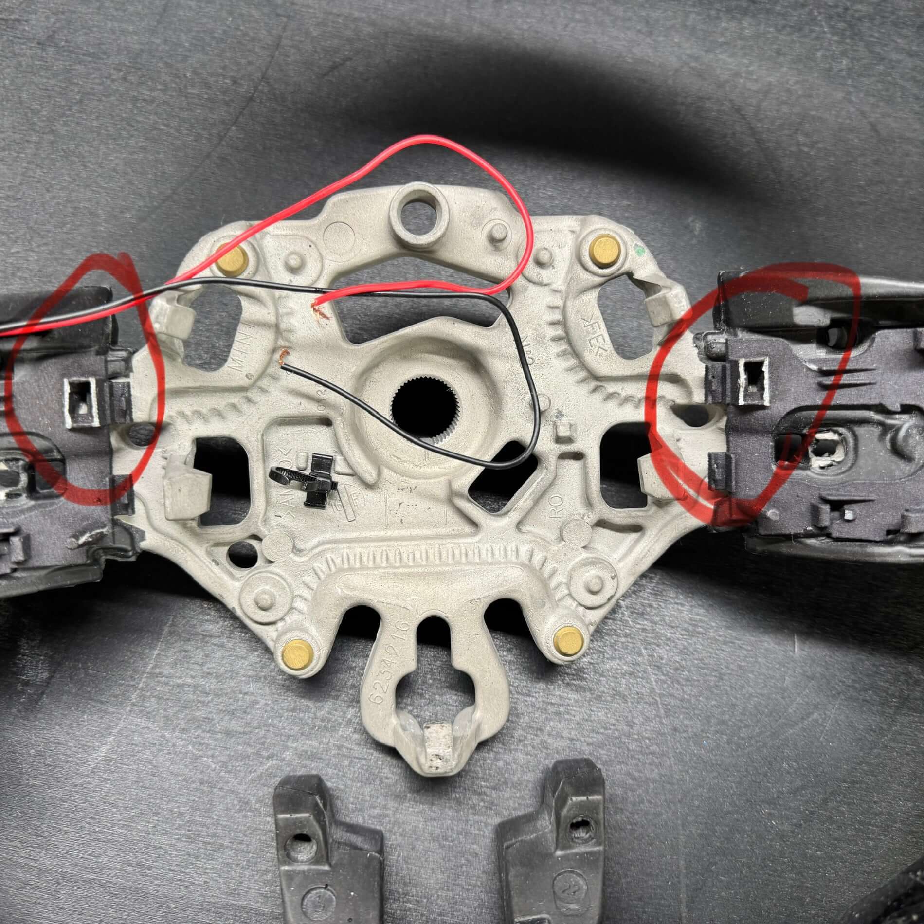 Steering Wheel Custom in Carbon Fiber with LED Display - MINI LCI F54 / F55 / F56 / F57 /F60 - RSI c6