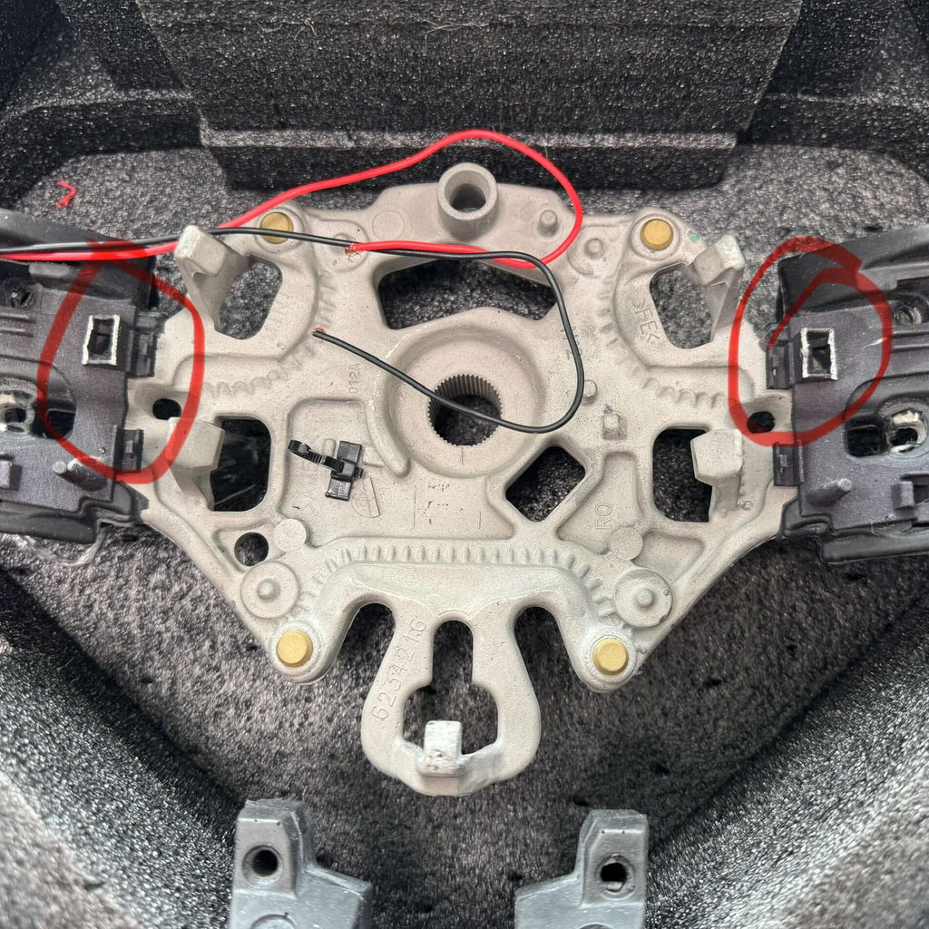 Steering Wheel Custom in Carbon Fiber with LED Display - MINI LCI F54 / F55 / F56 / F57 /F60 - RSI c6