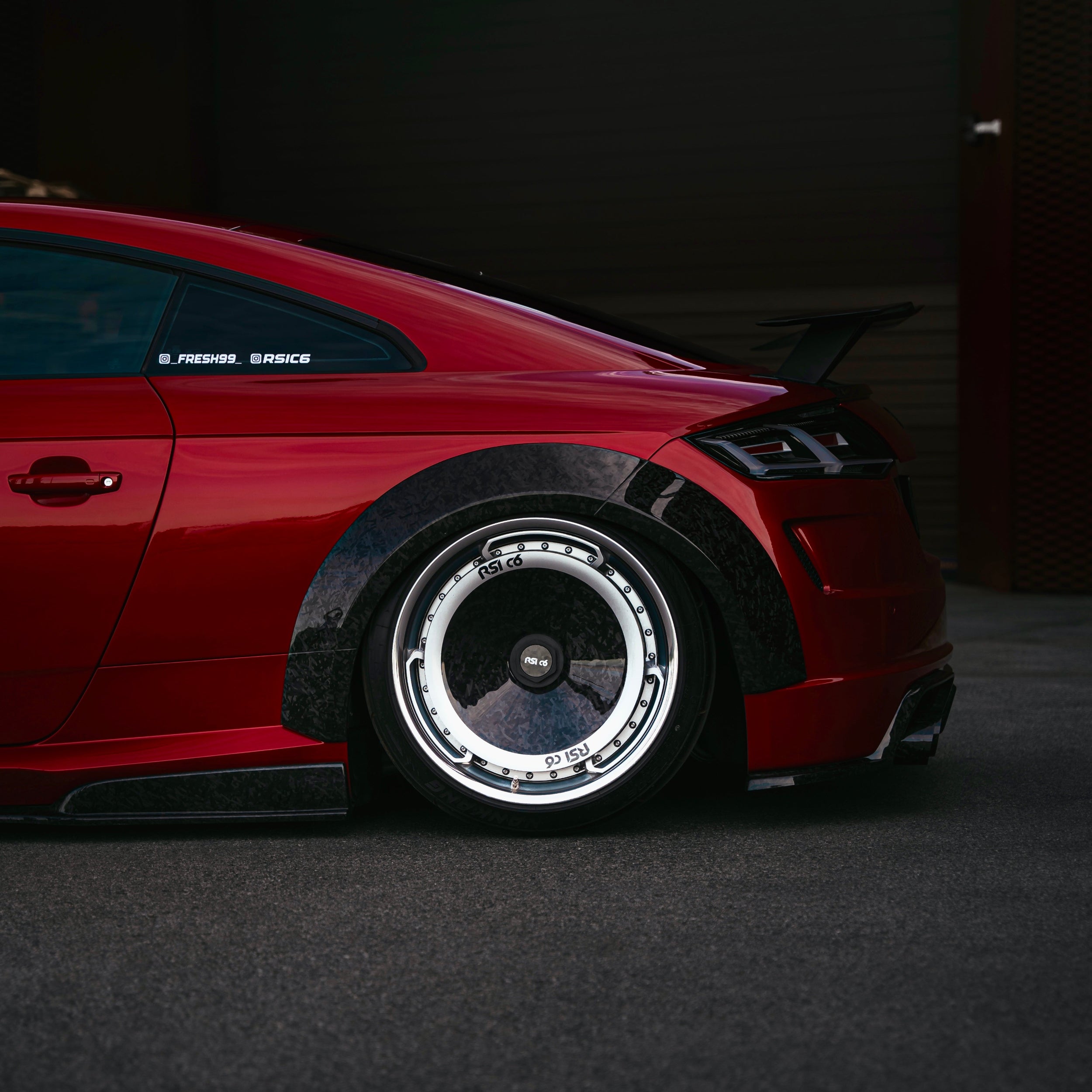 a full body kit for your AUDI TT 8S mk3 in forged carbon: from wide arches to big spoiler, fuel cap, sides skirtsand other more in 3 different color of car