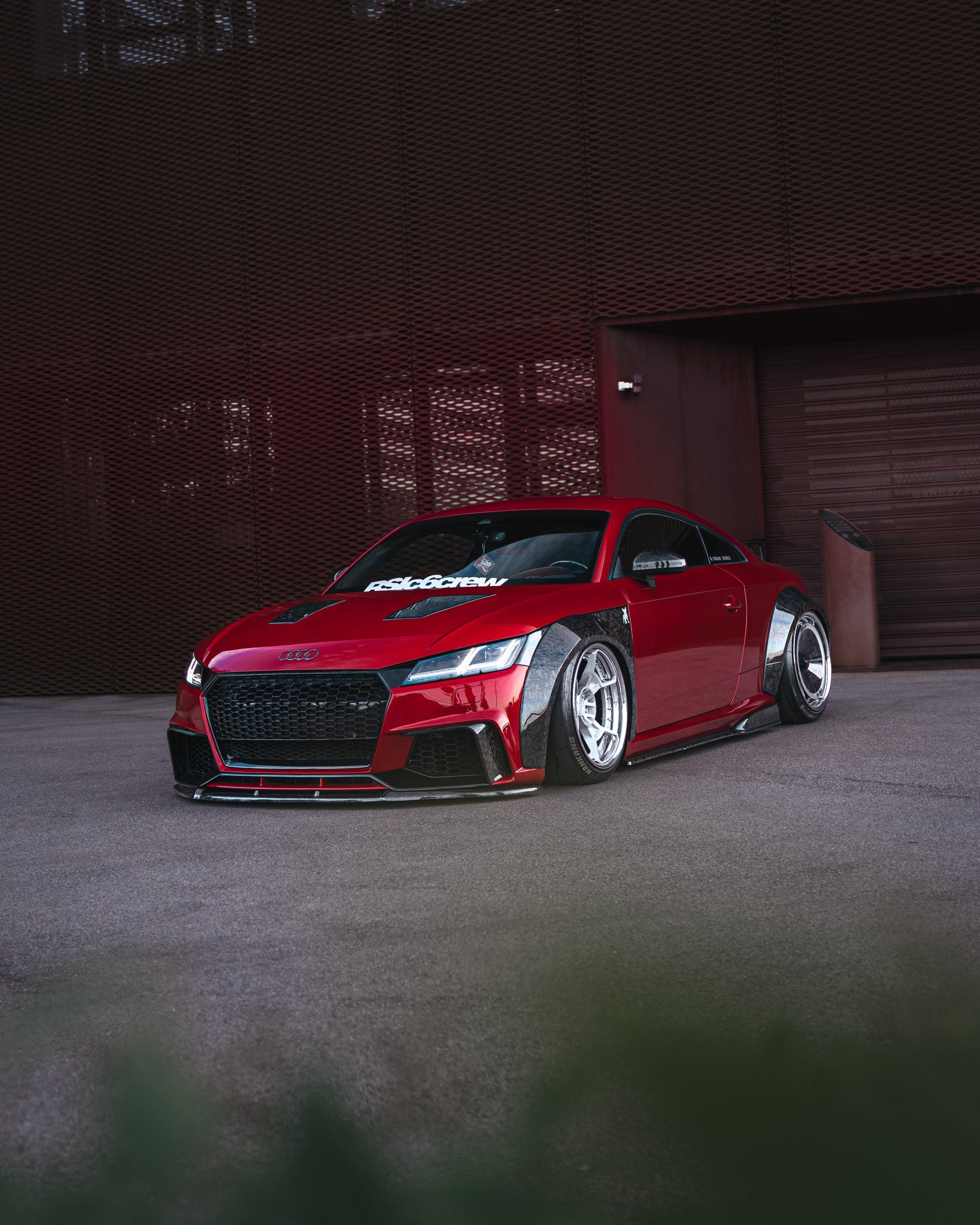 a full body kit for your AUDI TT 8S mk3 in forged carbon: from wide arches to big spoiler, fuel cap, sides skirtsand other more in 3 different color of car