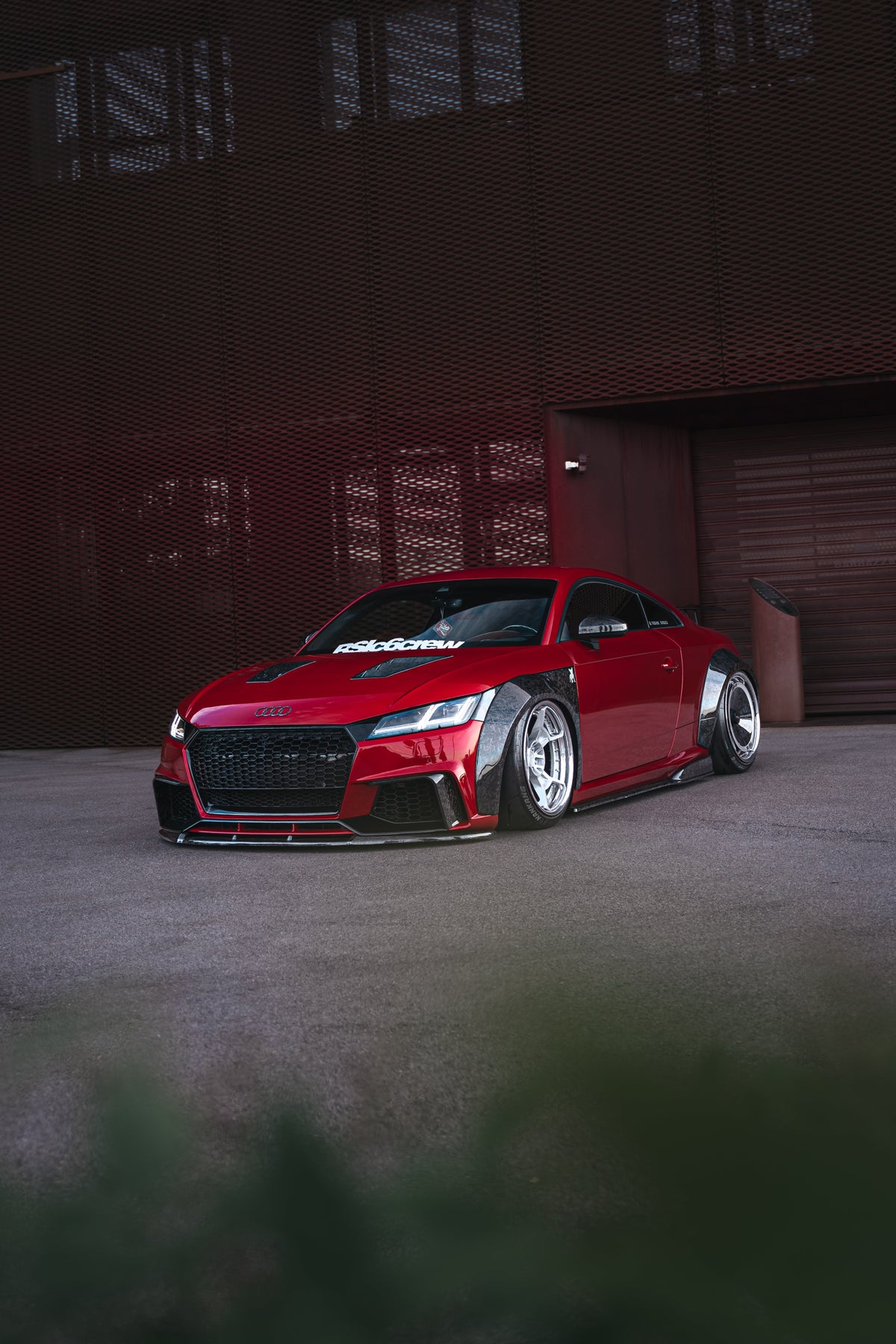 a full body kit for your AUDI TT 8S mk3 in forged carbon: from wide arches to big spoiler, fuel cap, sides skirtsand other more in 3 different color of car