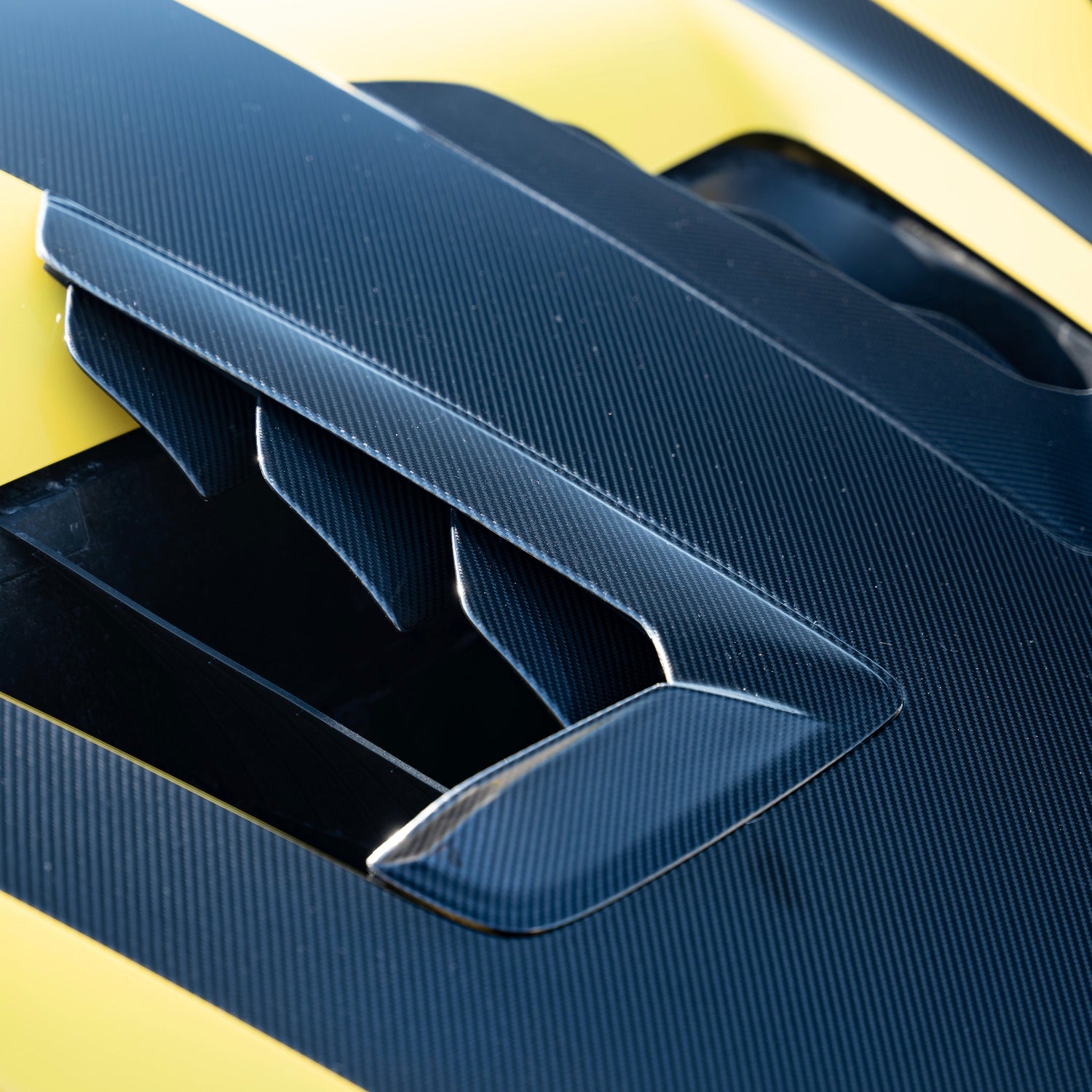 Hood vents with flaps in Carbon Fiber for PORSCHE 911 GT3 RS (992) by RSI c6