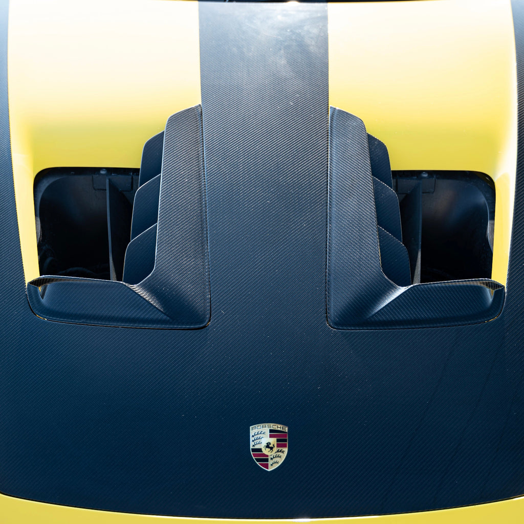 Hood vents with flaps in Carbon Fiber for PORSCHE 911 GT3 RS (992) by RSI c6