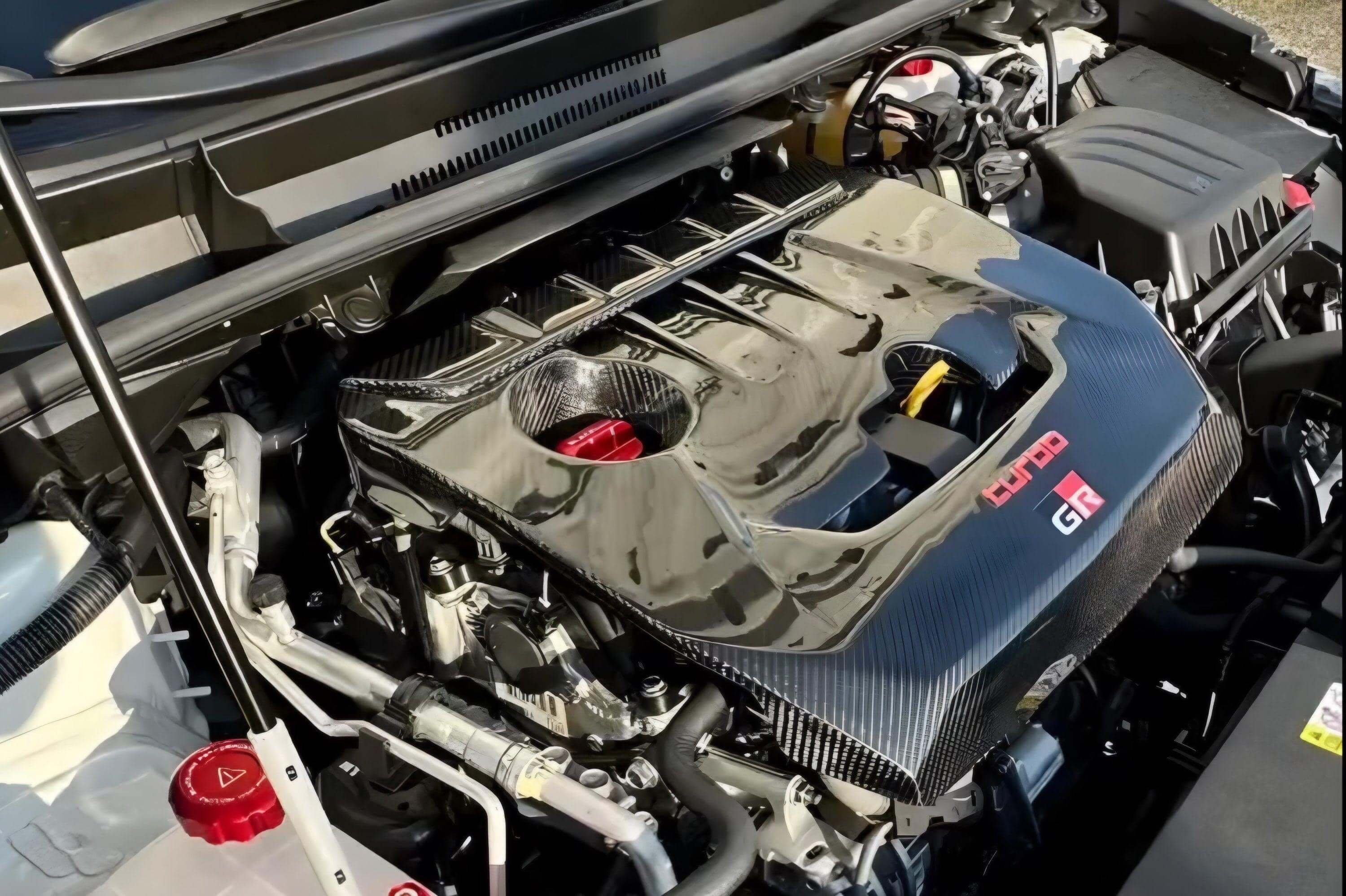 Engine Cover in Prepreg Carbon Fiber - Toyota GR Corolla - RSI c6