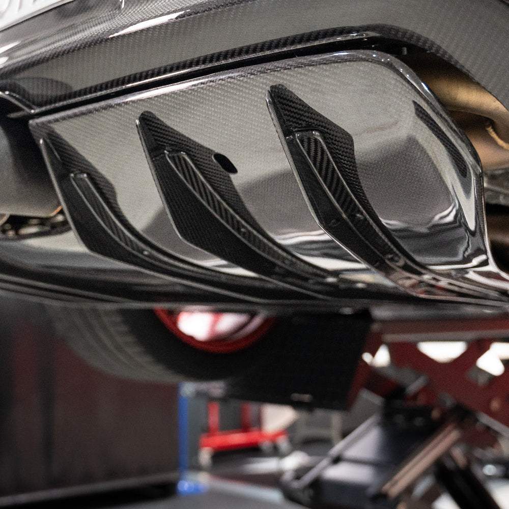 Rear Lower Diffuser with Fins in Carbon Fiber for PORSCHE 911 GT3 RS (992) by RSI c6