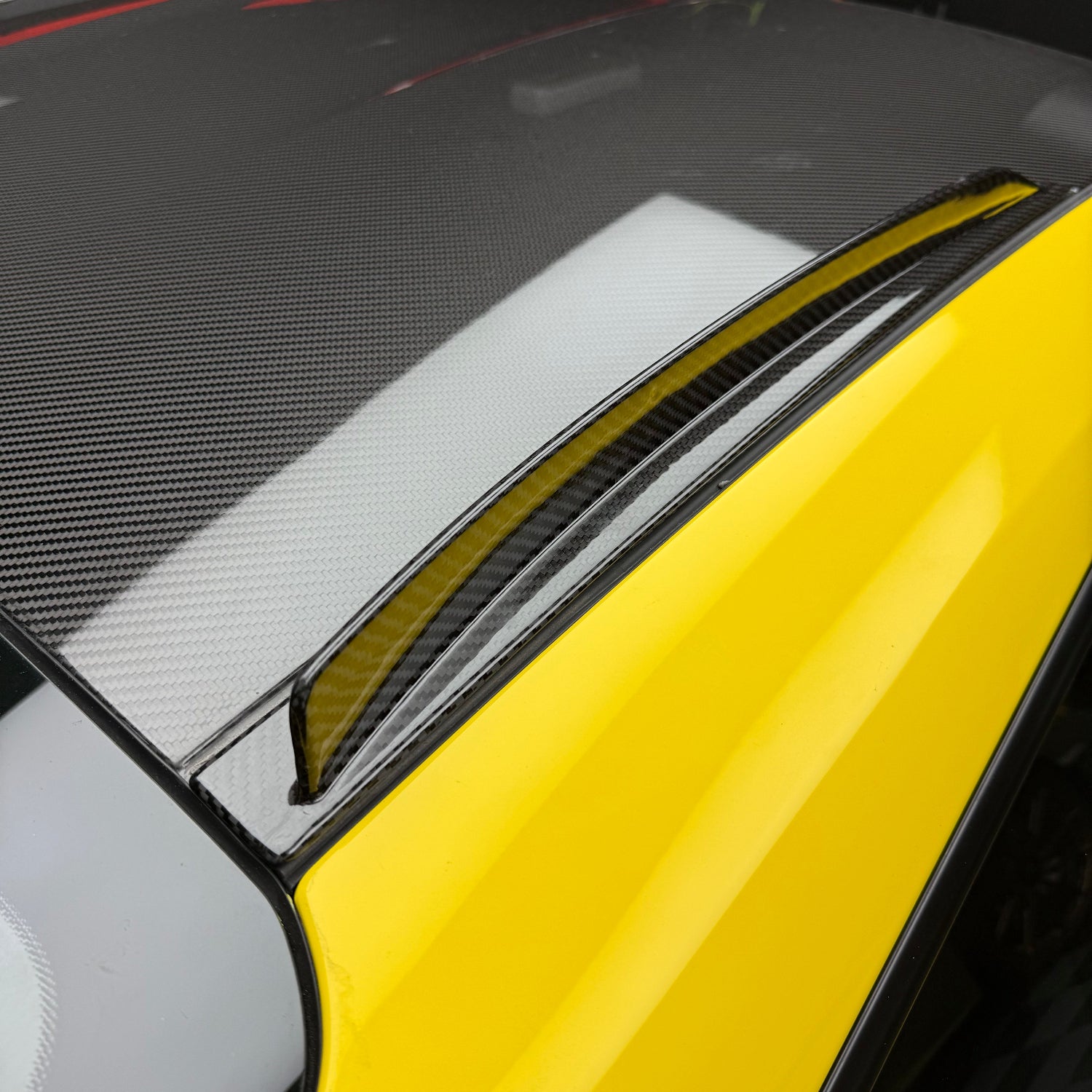 Roof Flaps in Carbon Fiber for PORSCHE 911 GT3 RS (992) by RSI c6