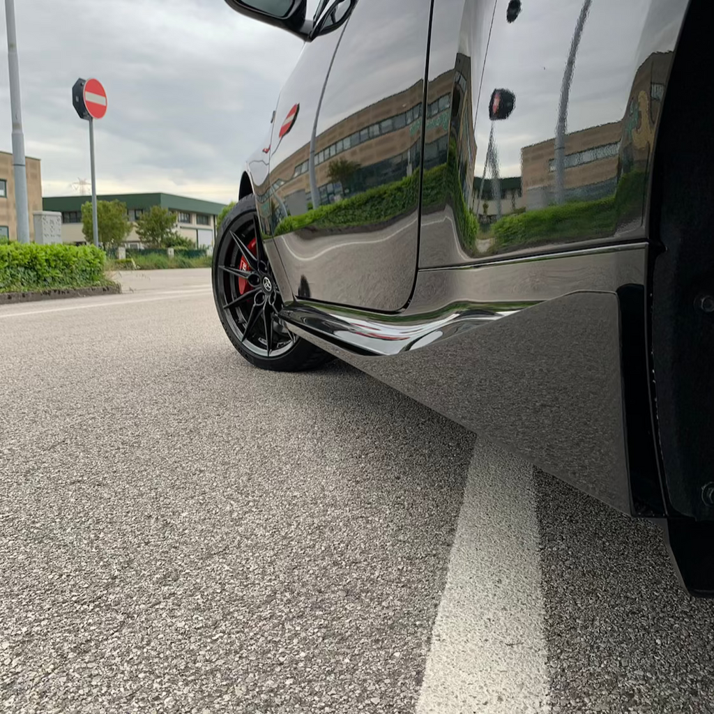 Side Skirts in Pre-preg Carbon Fiber - Toyota GR Yaris - RSI c6