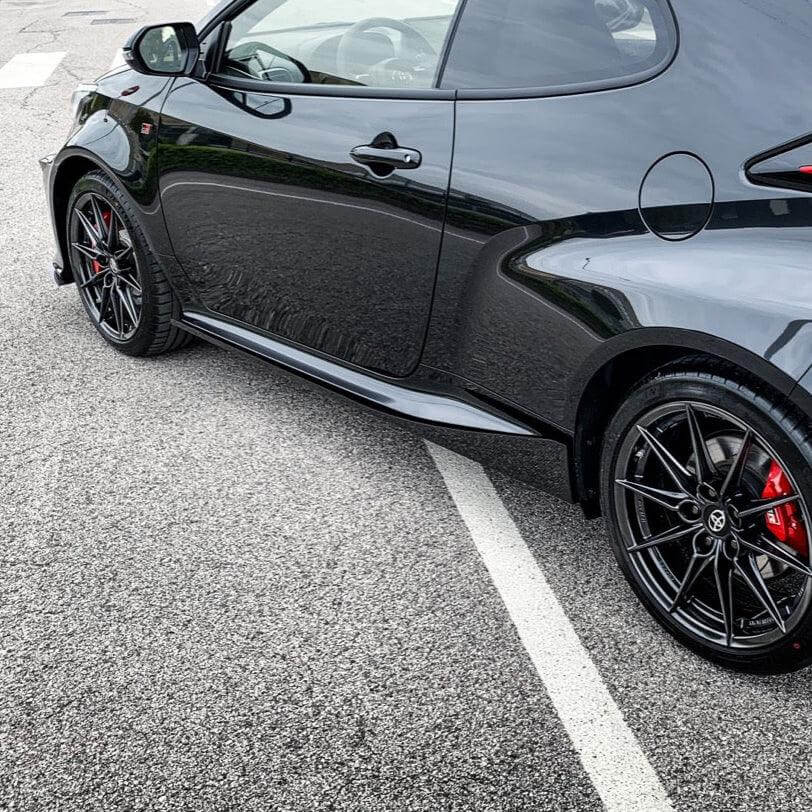 Side Skirts in Pre-preg Carbon Fiber - Toyota GR Yaris - RSI c6