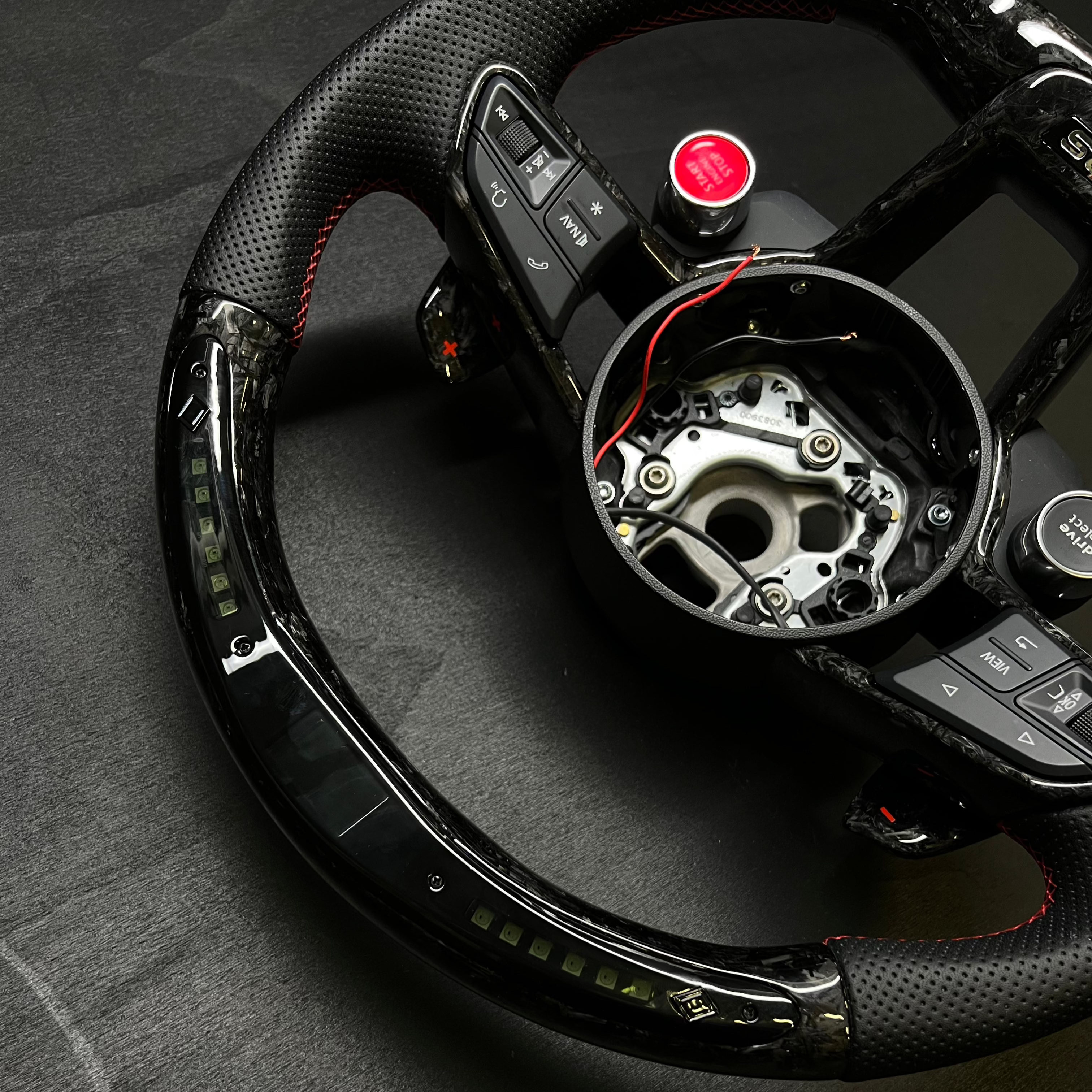 Steering Wheel Custom Carbon or Forged Carbon - AUDI TT 8S Mk3 - RSI c6