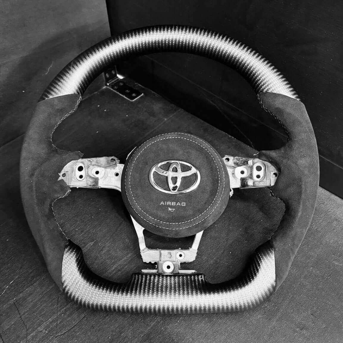 Steering Wheel Custom in Carbon Fiber/Forged Carbon - Toyota GR Yaris - RSI c6