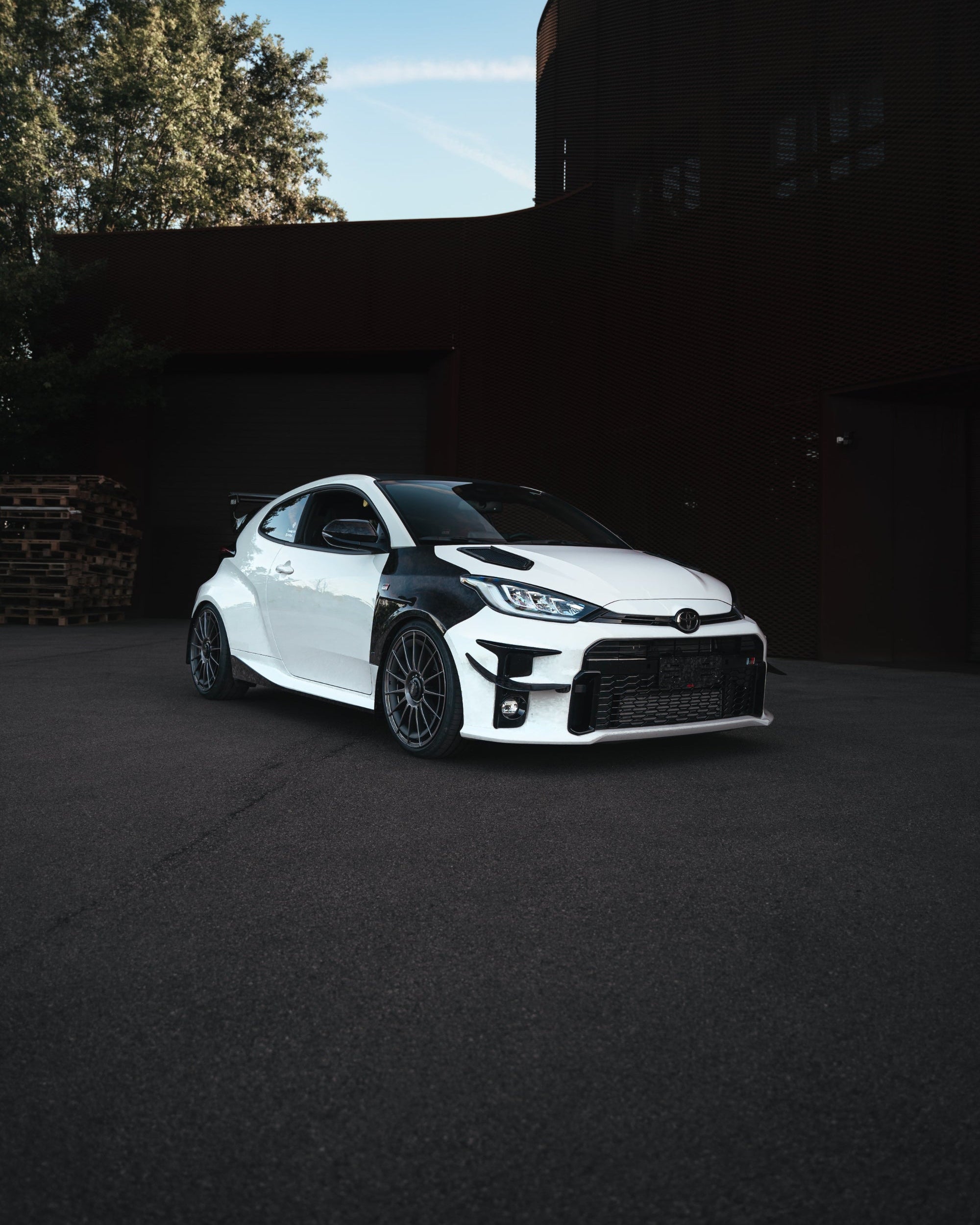Toyota GR Yaris MK1 in full forged carbon fiber body kit by RSI c6 – side/front view